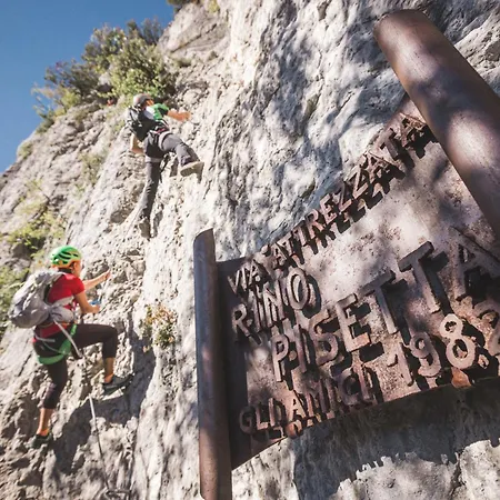 Appartamento Residenza The Rock Torbole Sul Garda